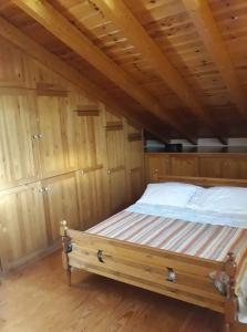 Postel nebo postele na pokoji v ubytování Villa Anesis-Παραθαλάσσια βίλα