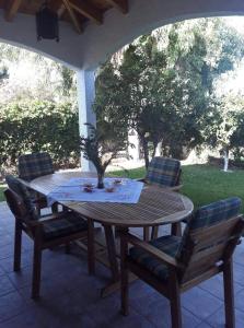 Zahrada ubytování Villa Anesis-Παραθαλάσσια βίλα