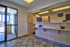 Nhà bếp/bếp nhỏ tại Motel 6-Nogales, AZ - Mariposa Road