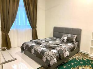 Postel nebo postele na pokoji v ubytování 13StayCation Islamic Homestay