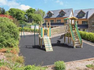 Children's play area sa 5 The Manor House, Hillfield Village