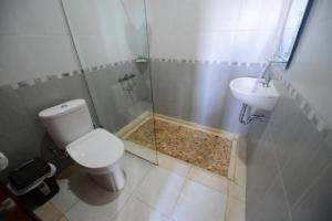 Vonios kambarys apgyvendinimo įstaigoje Surya Guest House Sanur