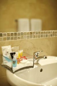 A bathroom at Garni Hotel Vozarev