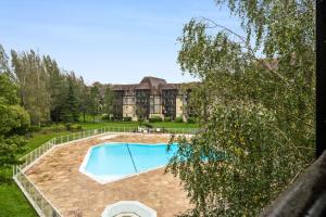 Bazén v ubytovaní La Résidence du Golf - maeva Home - Appartement 2 pièces 5 personnes - Confort MAE-5374 alebo v jeho blízkosti