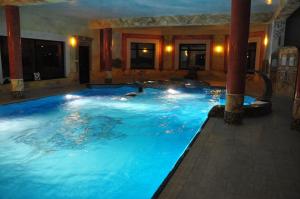 Bazén v ubytování Hotel Oleńka nebo v jeho okolí + 30 fotografií