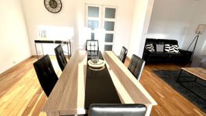 Posedenie v ubytovaní Superbe appartement en centre-ville, 20min de Paris, 5 min d'Enghien