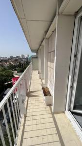 Balkón alebo terasa v ubytovaní Superbe appartement en centre-ville, 20min de Paris, 5 min d'Enghien