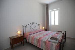 a bedroom with a bed and a window at Appartamenti Luce Vieste in Vieste