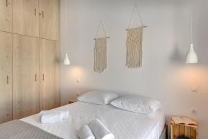 Postel nebo postele na pokoji v ubytování Cactus Guesthouse, Κίνι Συρος