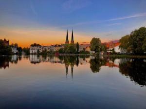 a view of a city with a large body of water at Zwischen Drägerpark und dem Stadtpark in Lübeck