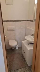 a bathroom with a toilet and a sink at Zwischen Drägerpark und dem Stadtpark in Lübeck