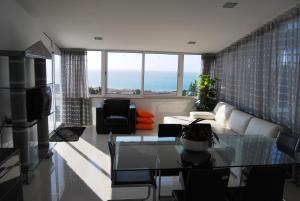 a living room with a couch and a table at Apartamentos 7 saias in Nazaré
