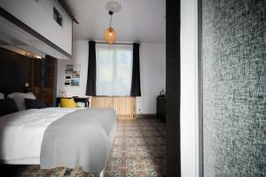 a bedroom with a white bed and a window at Au Calme de Hosdent in Braives