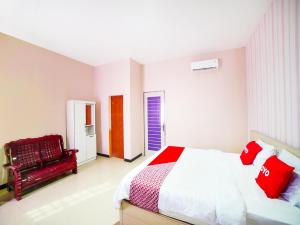 Gallery image of OYO 91283 Sg Premium Guest House in Medan