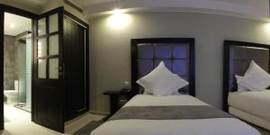 Postel nebo postele na pokoji v ubytování Tempoo Hotel Marrakech City Centre Adults Only
