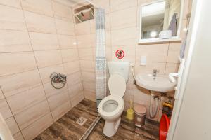 Kúpeľňa v ubytovaní Apartments Krste + 37 fotografií