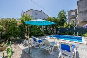 Bazén v ubytování Dalmatian 230m2 with pool and garden near the old town for families nebo v jeho okolí