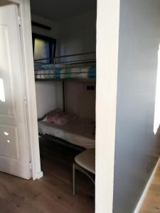 Posteľ alebo postele v izbe v ubytovaní Villa l'Alpana en bois vue mer a 180 degres