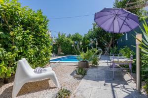 Bazén v ubytování Dalmatian 230m2 with pool and garden near the old town for families nebo v jeho okolí