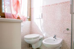 A bathroom at AFFITTACAMERE L'ARCOBALENO