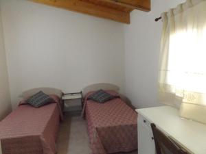 A bed or beds in a room at Echoes of Pleasure