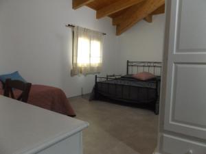 A bed or beds in a room at Echoes of Pleasure