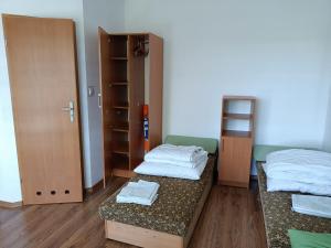 Una cama o camas en una habitación de Pokoje Gościnne "Keja"