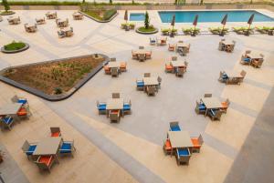 Tulip Inn Majan Hotel and Suites Salalah内部或周边的泳池
