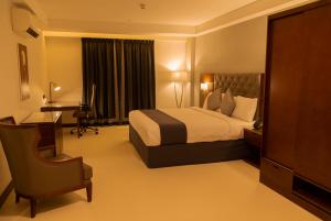 Tulip Inn Majan Hotel and Suites Salalah客房内的一张或多张床位