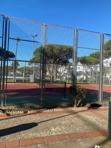 Tenis lub squash w obiekcie Apartamento la almadraba lub w pobliżu