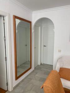 Łóżko lub łóżka w pokoju w obiekcie Apartamento la almadraba