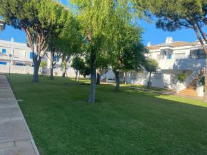 Ogród w obiekcie Apartamento la almadraba