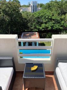 un zapato amarillo sentado en una mesa en un balcón en Hilda's Homestay en Diani Beach