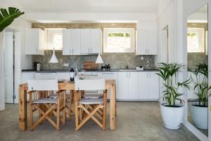 Dapur atau dapur kecil di OUTPOST - Ocean Casitas +28 gambar