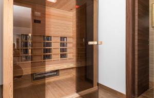 Φωτογραφία από το άλμπουμ του Lovely Home In Kastel Luksic With Sauna σε Kastela