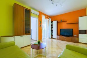 TV a/nebo společenská místnost v ubytování Apartment Sugar
