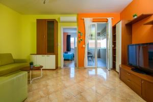 TV a/nebo společenská místnost v ubytování Apartment Sugar