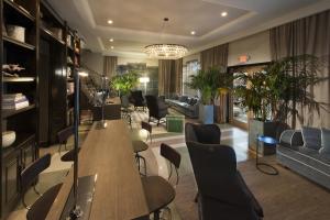 Shepley South Beach Hotel的休息区