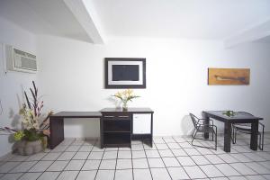 a white room with a desk and two chairs at Splash Inn Nuevo Vallarta & Parque Acuatico in Nuevo Vallarta