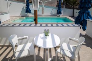 Bazén v ubytování Villa Pellio Apartmani nebo v jeho okolí + 20 fotografií