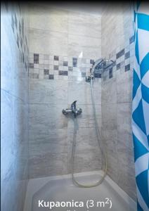 Koupelna v ubytování Apartmani Zaninović + 37 fotografií