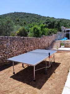 Stolný tenis v ubytovaní Olive Tree - House with Pool alebo v jeho okolí