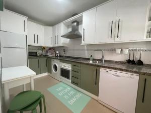 Kuchyňa alebo kuchynka v ubytovaní El Sabor del Sur, Apartamentos Living Sur