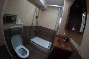 Koupelna v ubytování Ares Hotel