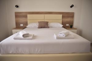 Postel nebo postele na pokoji v ubytování Apartments kupi ul rudaj 41