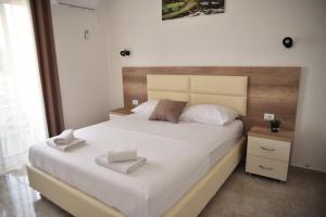 Postel nebo postele na pokoji v ubytování Apartments kupi ul rudaj 41