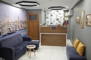 A seating area at Tavra hotel