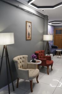 A seating area at Tavra hotel