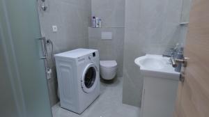 Kúpeľňa v ubytovaní Apartmani Miki