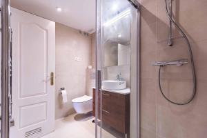 Łazienka w obiekcie 75-Apartment with Views in Elviria, Marbella
